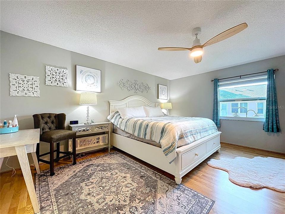 Под контрактом: $219,999 (2 спален, 2 ванн, 1135 Квадратных фут)