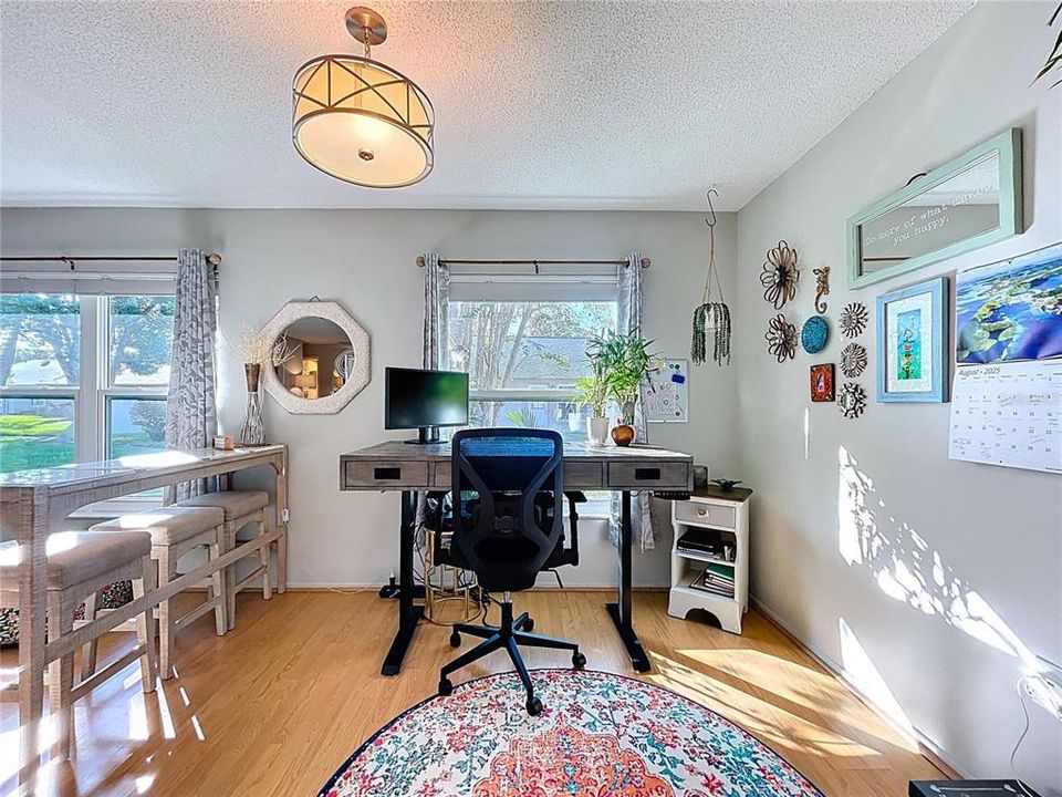 Под контрактом: $219,999 (2 спален, 2 ванн, 1135 Квадратных фут)