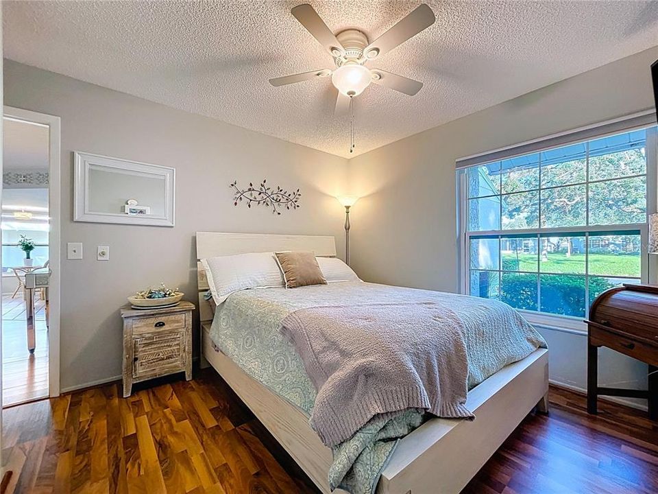 Под контрактом: $219,999 (2 спален, 2 ванн, 1135 Квадратных фут)