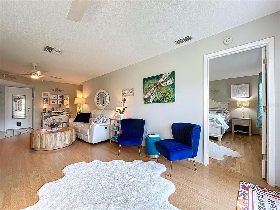 Под контрактом: $219,999 (2 спален, 2 ванн, 1135 Квадратных фут)