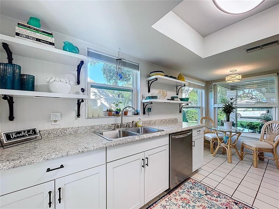 Под контрактом: $219,999 (2 спален, 2 ванн, 1135 Квадратных фут)