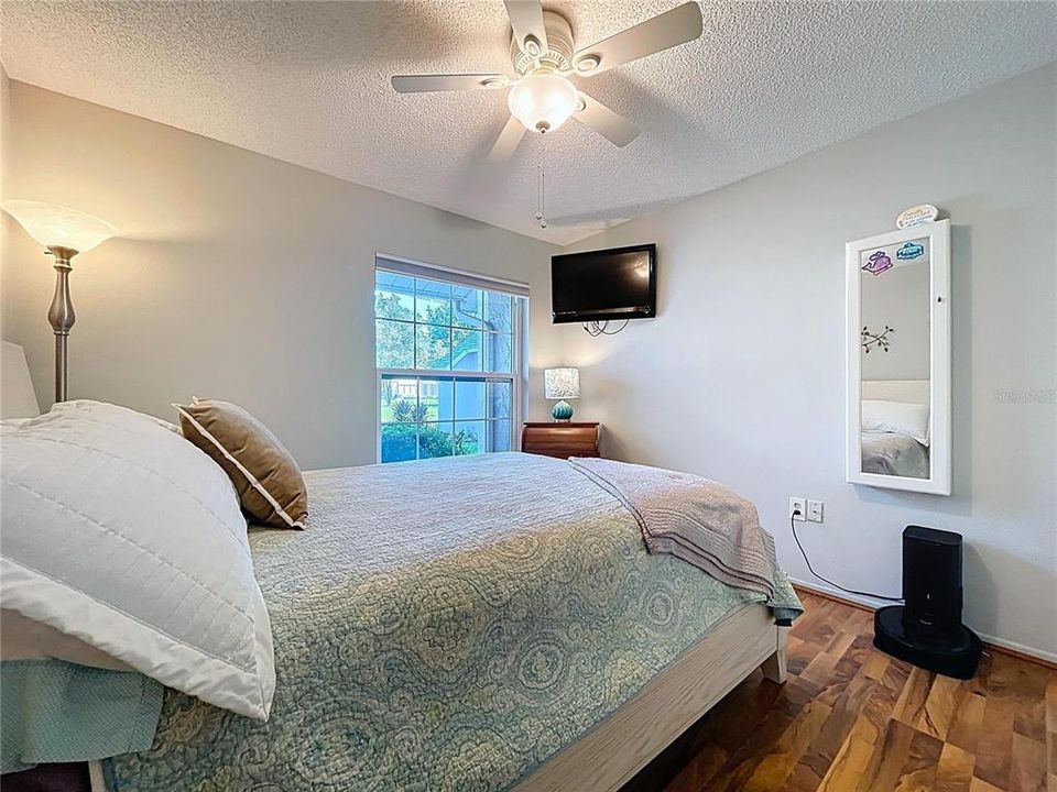 Под контрактом: $219,999 (2 спален, 2 ванн, 1135 Квадратных фут)