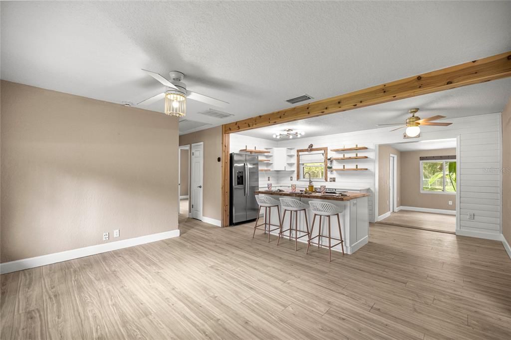 For Sale: $260,000 (3 beds, 2 baths, 1414 Square Feet)