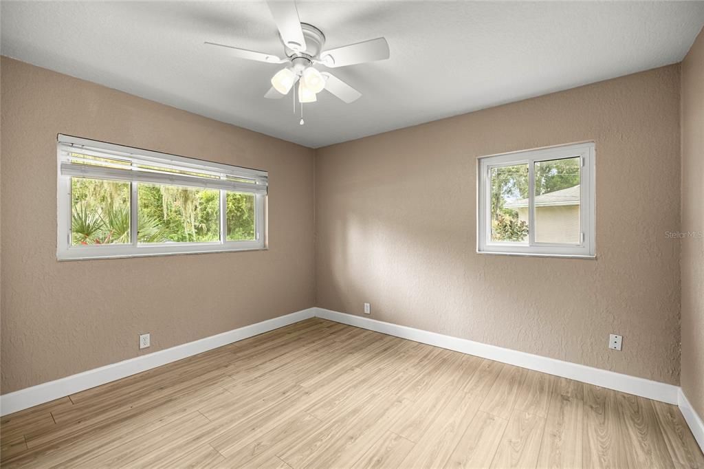 For Sale: $260,000 (3 beds, 2 baths, 1414 Square Feet)