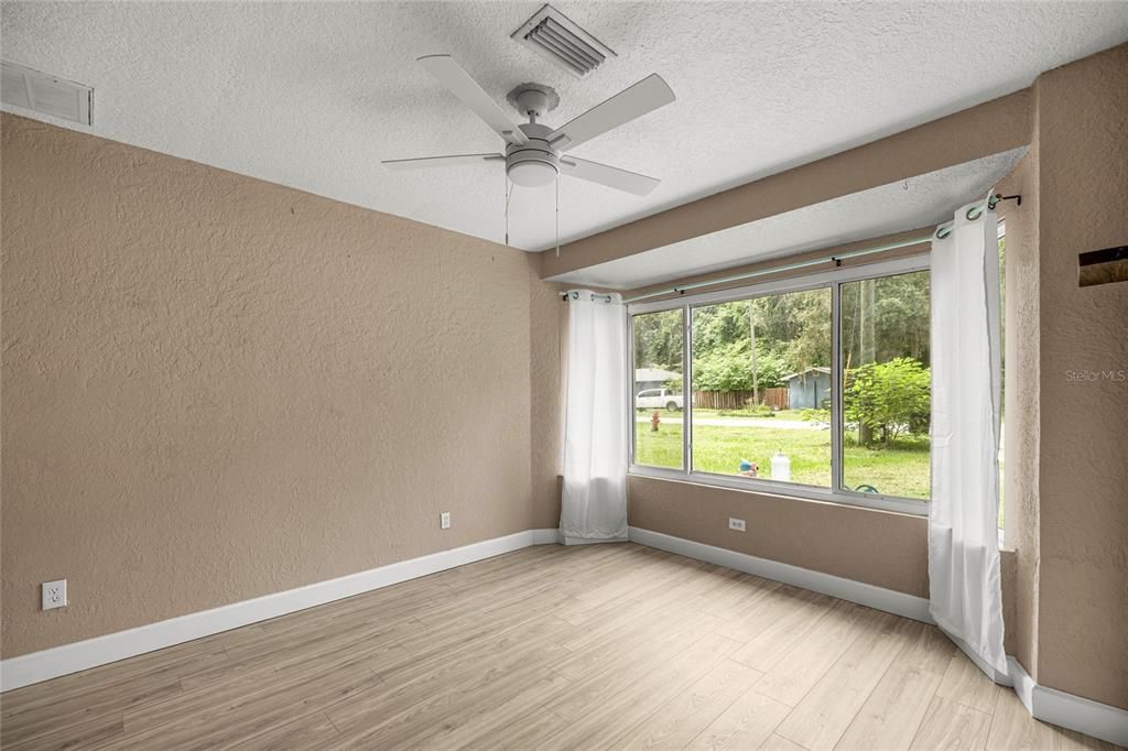 For Sale: $260,000 (3 beds, 2 baths, 1414 Square Feet)