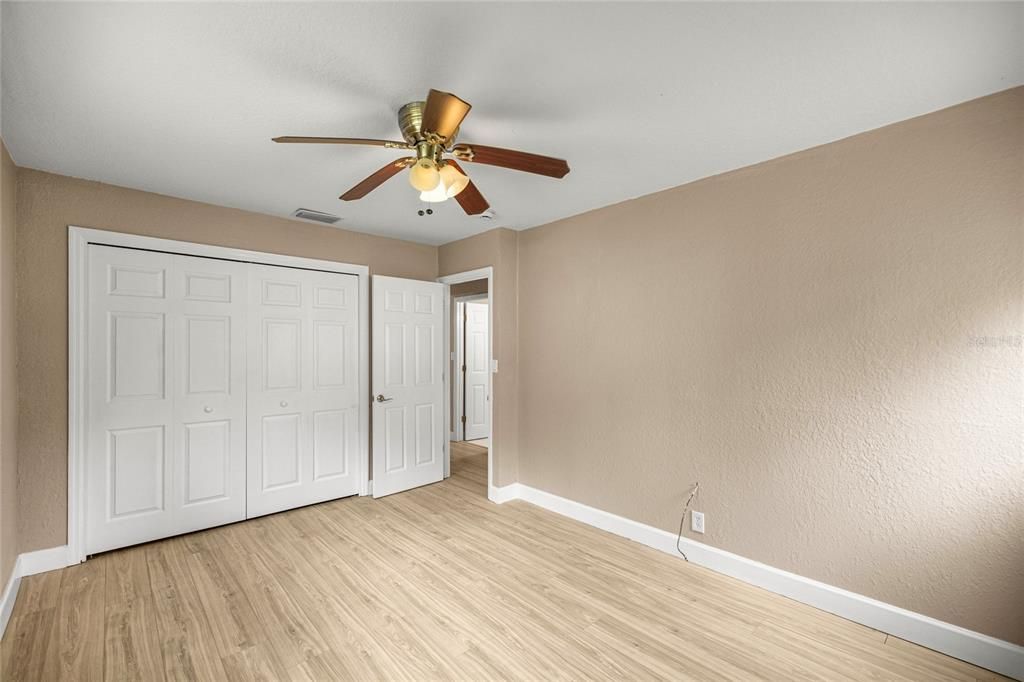 For Sale: $260,000 (3 beds, 2 baths, 1414 Square Feet)