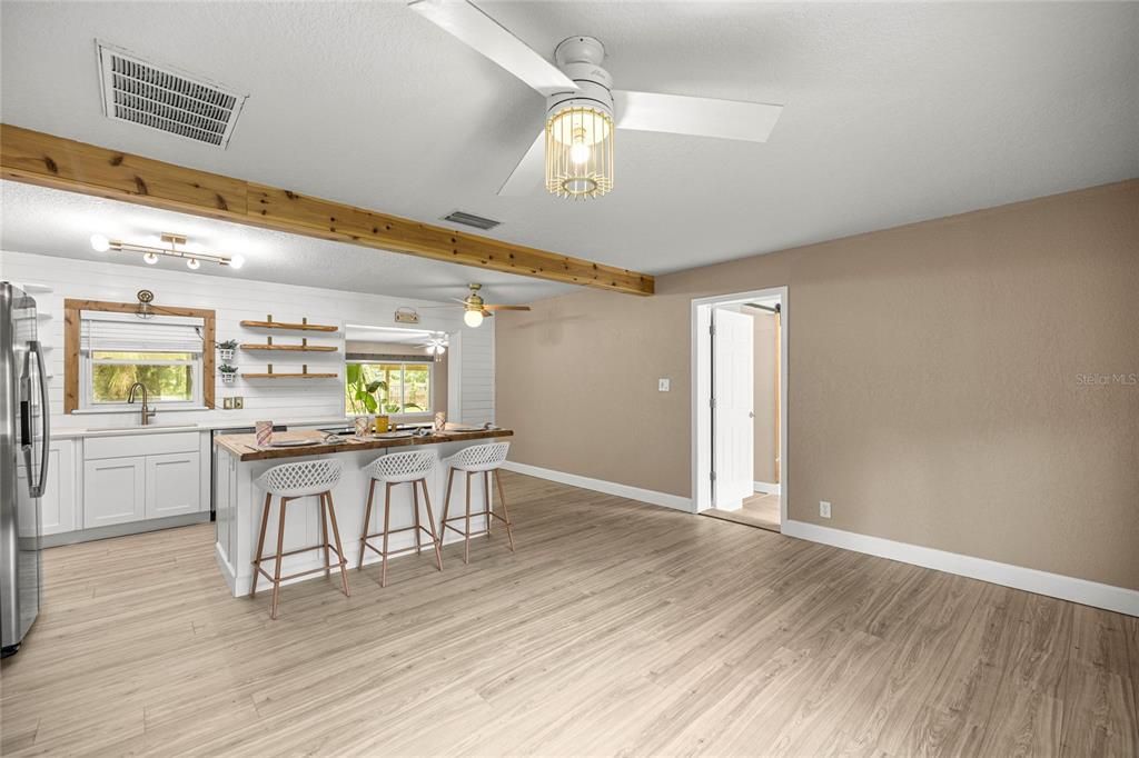 For Sale: $260,000 (3 beds, 2 baths, 1414 Square Feet)