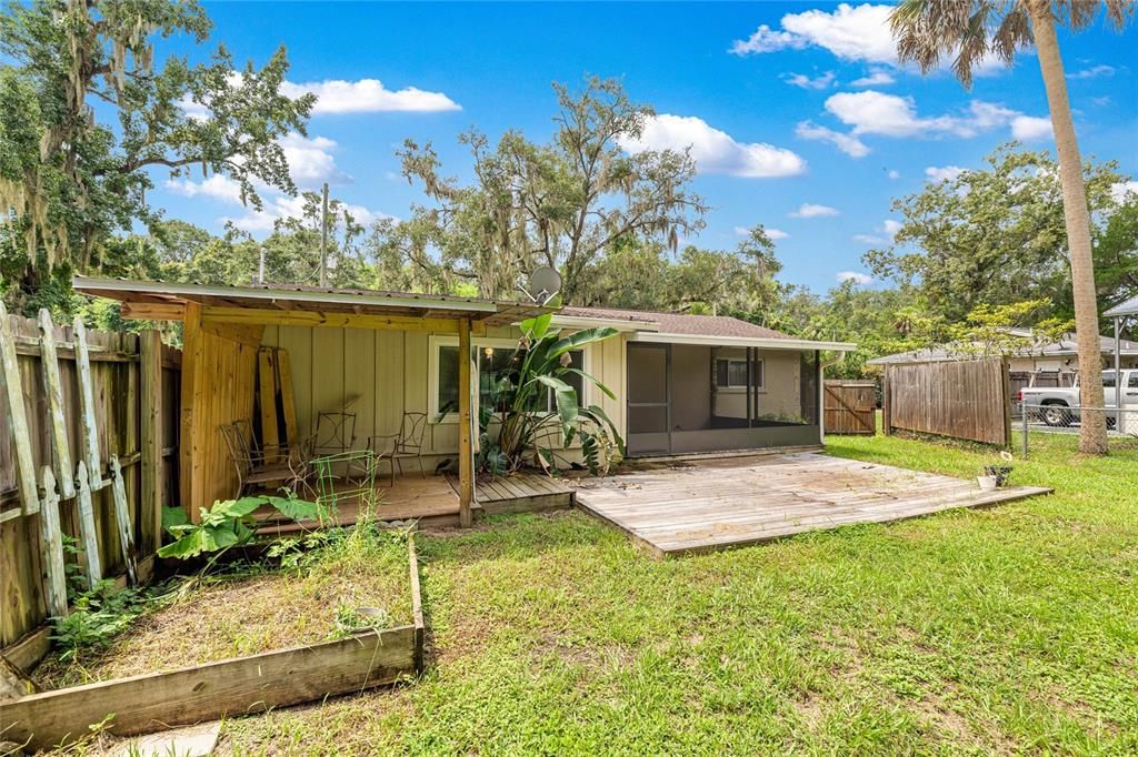 For Sale: $260,000 (3 beds, 2 baths, 1414 Square Feet)