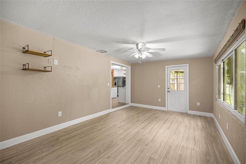 For Sale: $260,000 (3 beds, 2 baths, 1414 Square Feet)