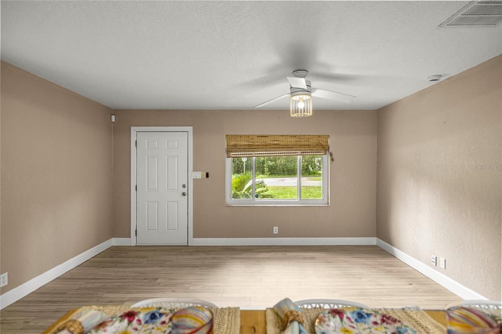 For Sale: $260,000 (3 beds, 2 baths, 1414 Square Feet)