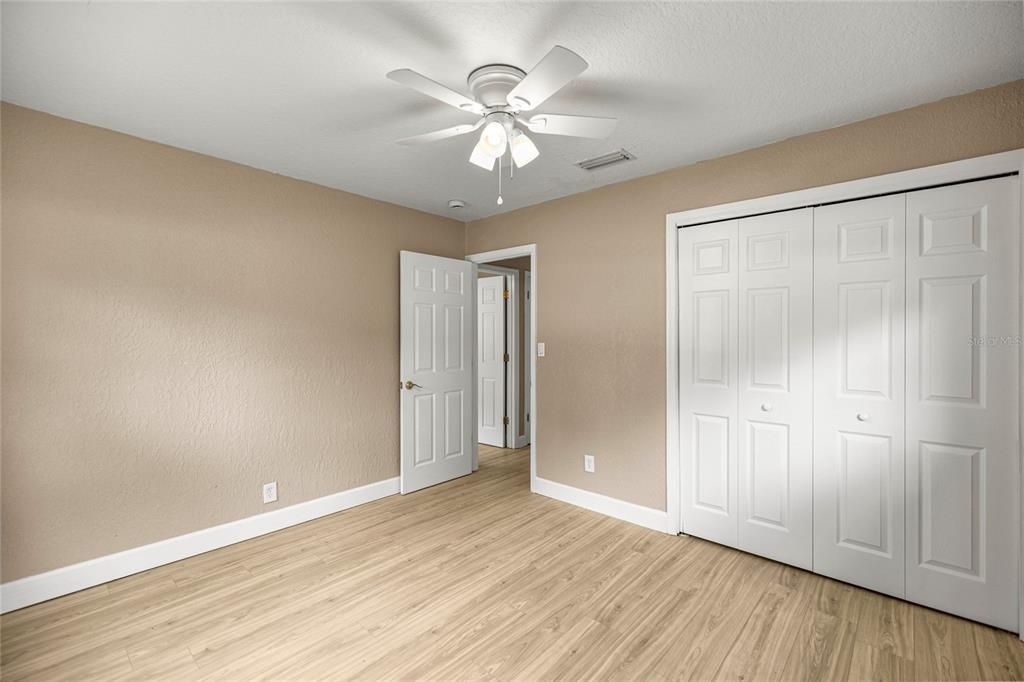 For Sale: $260,000 (3 beds, 2 baths, 1414 Square Feet)