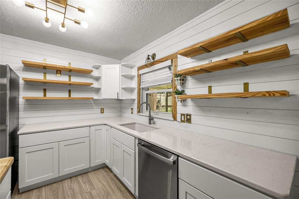 For Sale: $260,000 (3 beds, 2 baths, 1414 Square Feet)