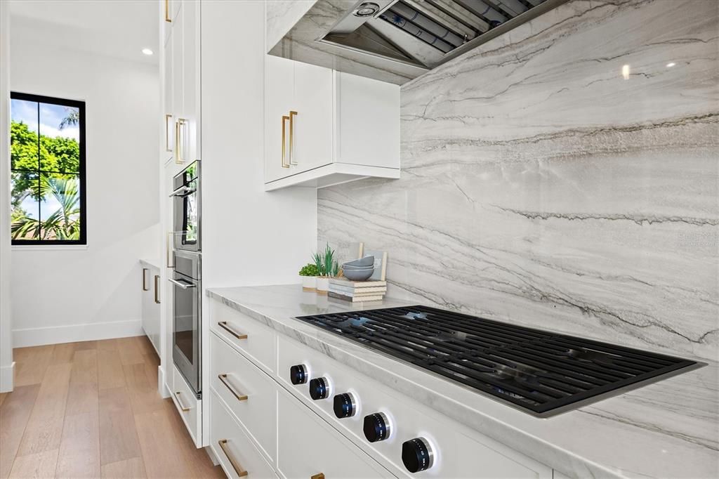 待售: $5,650,000 (4 贝兹, 4 浴室, 3737 平方英尺)