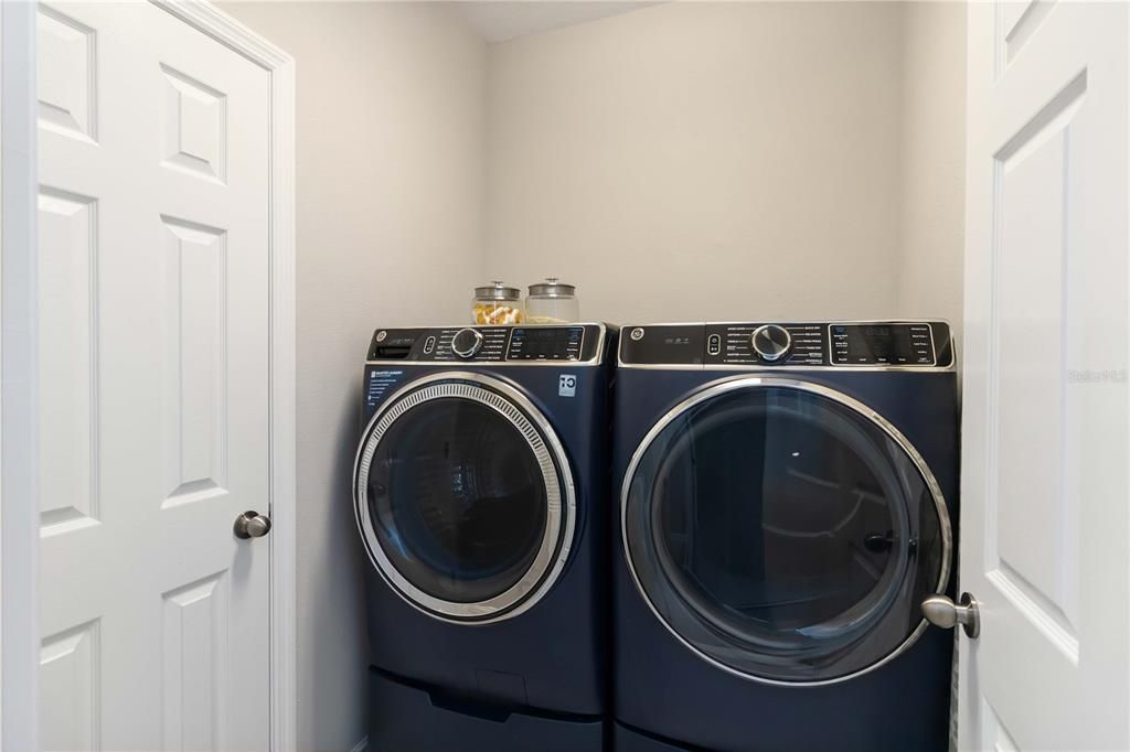 Active With Contract: $589,900 (3 beds, 2 baths, 2412 Square Feet)