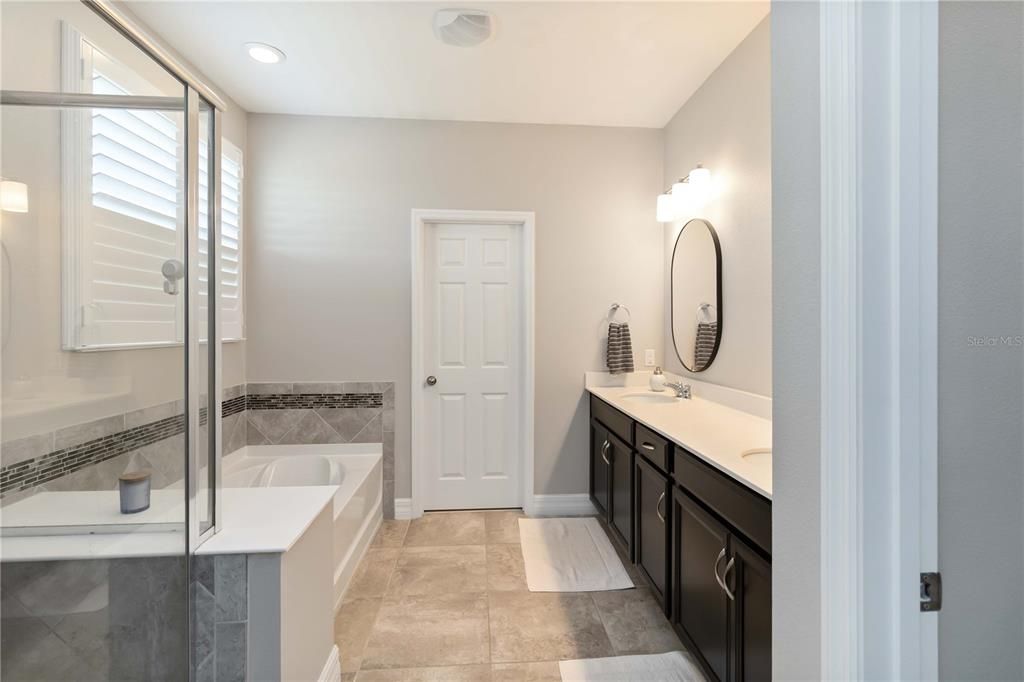 Active With Contract: $589,900 (3 beds, 2 baths, 2412 Square Feet)