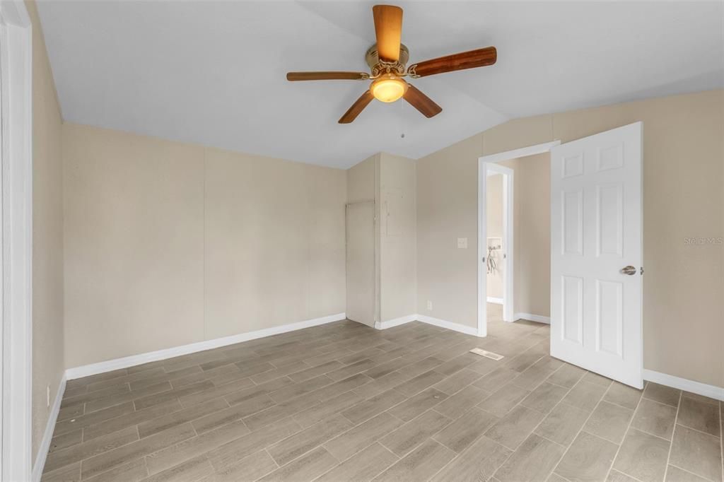 待售: $215,000 (3 贝兹, 2 浴室, 1008 平方英尺)