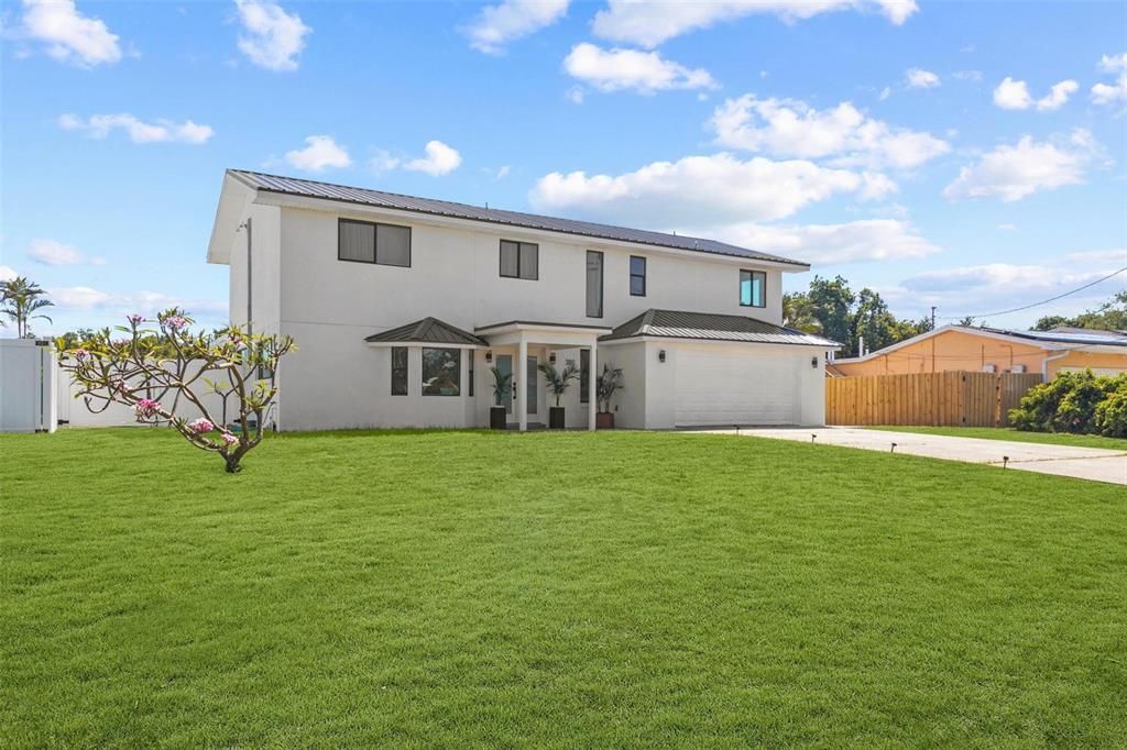 For Sale: $1,900,000 (4 beds, 4 baths, 3477 Square Feet)