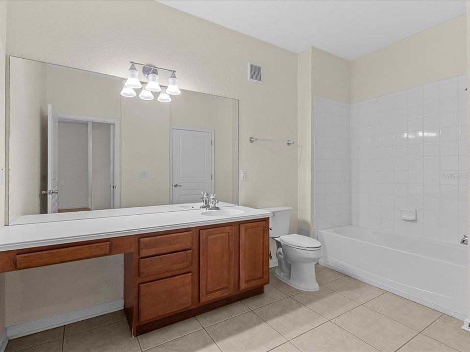 For Rent: $1,600 (3 beds, 2 baths, 1384 Square Feet)