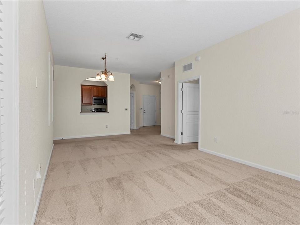 For Rent: $1,600 (3 beds, 2 baths, 1384 Square Feet)