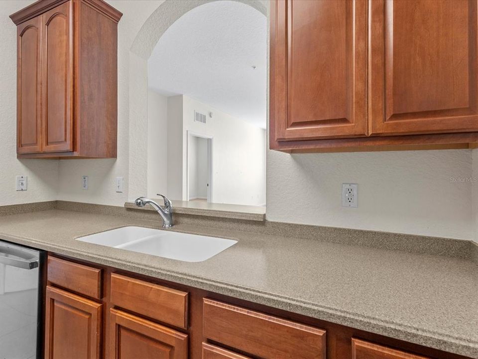 For Rent: $1,600 (3 beds, 2 baths, 1384 Square Feet)