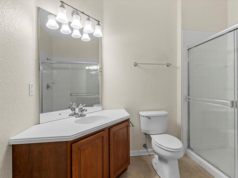 For Rent: $1,600 (3 beds, 2 baths, 1384 Square Feet)