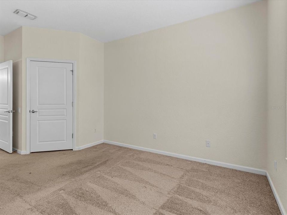 For Rent: $1,600 (3 beds, 2 baths, 1384 Square Feet)