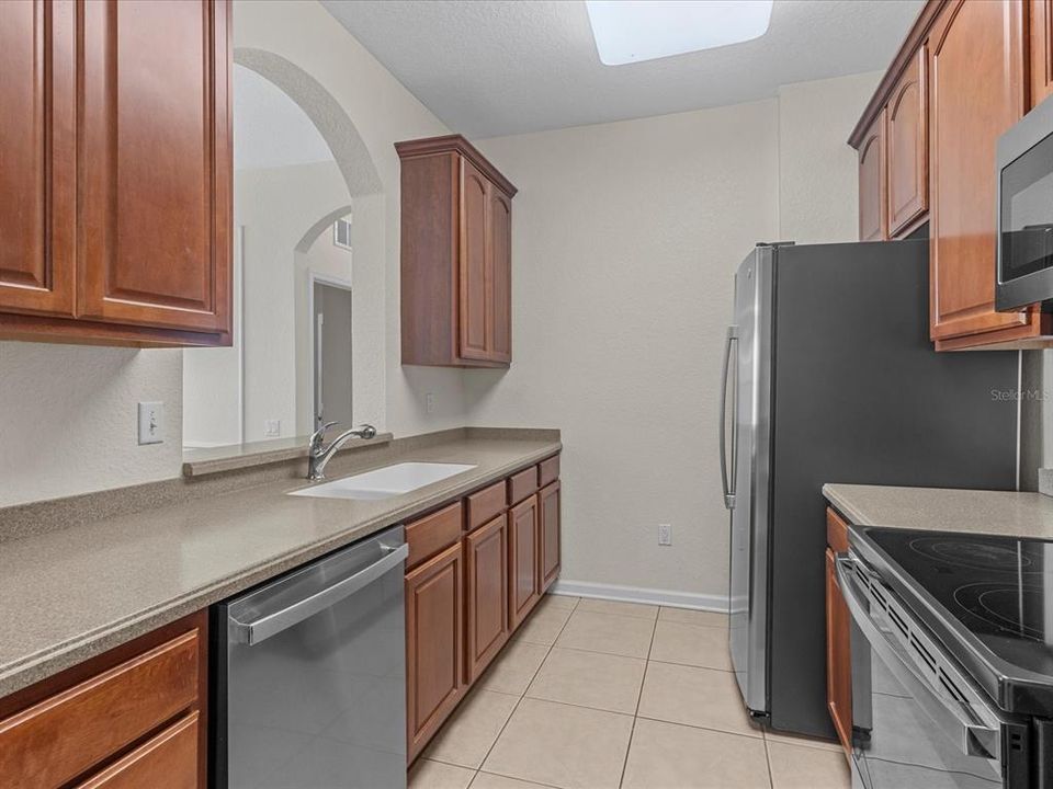 For Rent: $1,600 (3 beds, 2 baths, 1384 Square Feet)