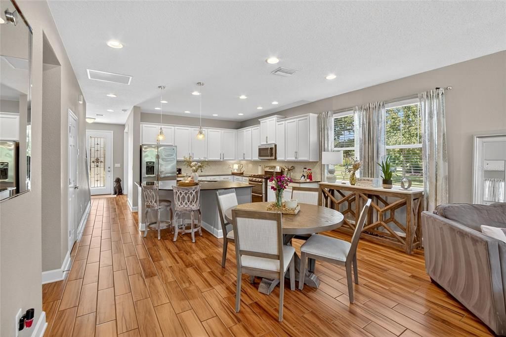 合同活跃: $635,000 (4 贝兹, 2 浴室, 2658 平方英尺)