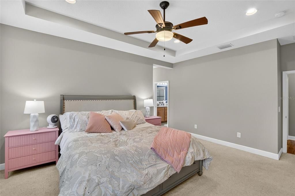 合同活跃: $635,000 (4 贝兹, 2 浴室, 2658 平方英尺)