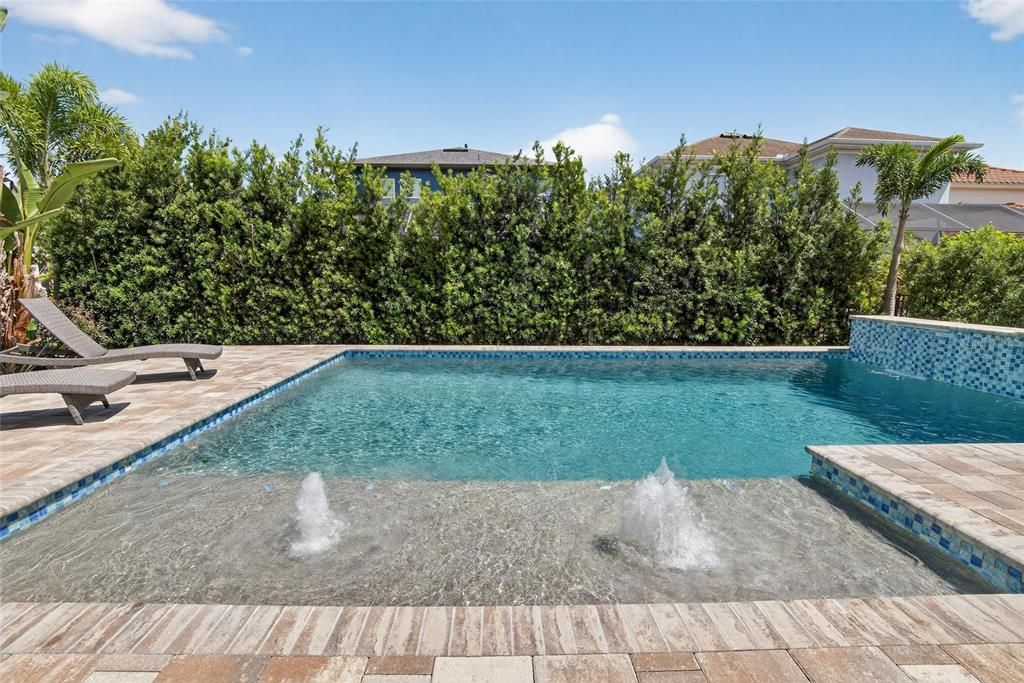 合同活跃: $635,000 (4 贝兹, 2 浴室, 2658 平方英尺)