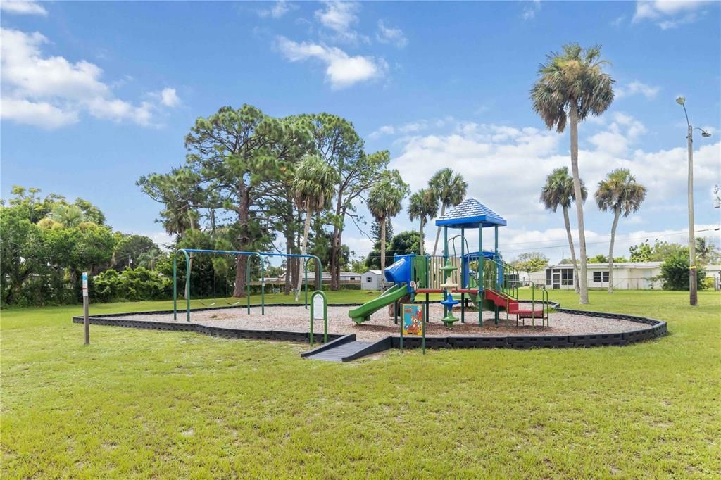 На продажу: $197,500 (2 спален, 1 ванн, 708 Квадратных фут)