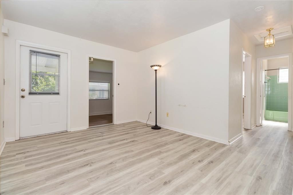 На продажу: $197,500 (2 спален, 1 ванн, 708 Квадратных фут)