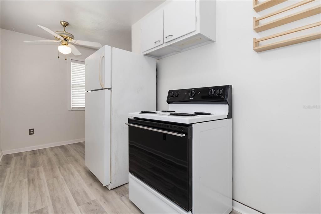 На продажу: $197,500 (2 спален, 1 ванн, 708 Квадратных фут)