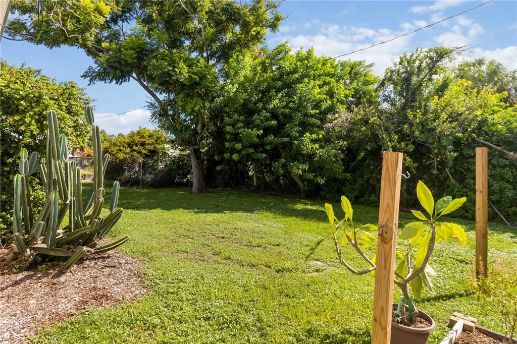 На продажу: $197,500 (2 спален, 1 ванн, 708 Квадратных фут)