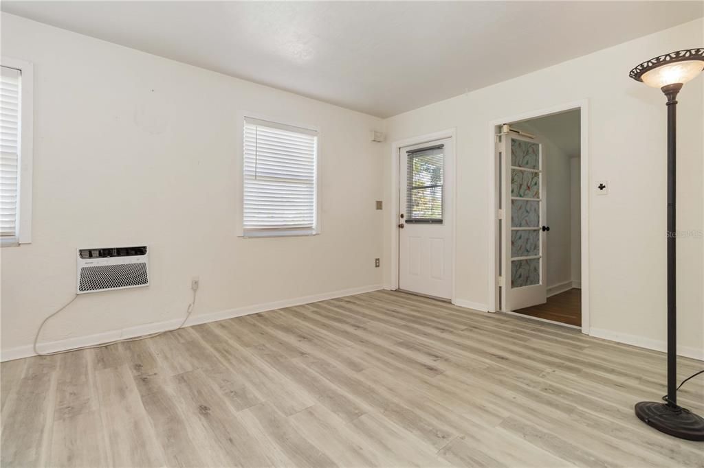 На продажу: $197,500 (2 спален, 1 ванн, 708 Квадратных фут)