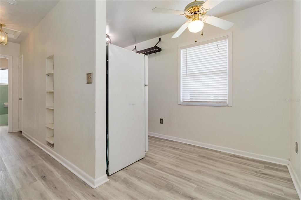 На продажу: $197,500 (2 спален, 1 ванн, 708 Квадратных фут)