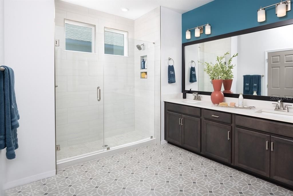 合同活跃: $649,990 (4 贝兹, 2 浴室, 2968 平方英尺)