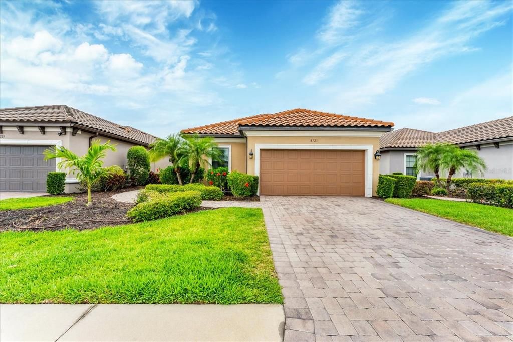 Active With Contract: $3,200 (3 beds, 2 baths, 1917 Square Feet)