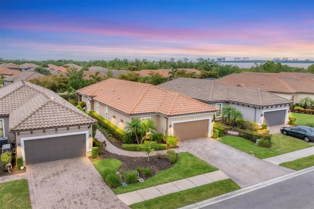 Active With Contract: $3,200 (3 beds, 2 baths, 1917 Square Feet)