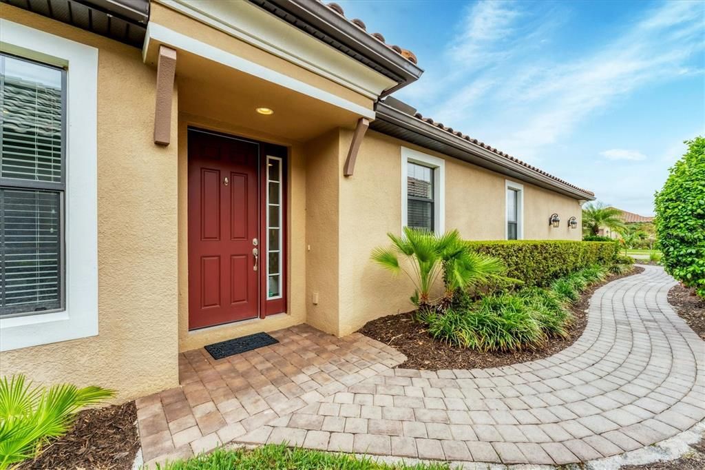 Active With Contract: $3,200 (3 beds, 2 baths, 1917 Square Feet)