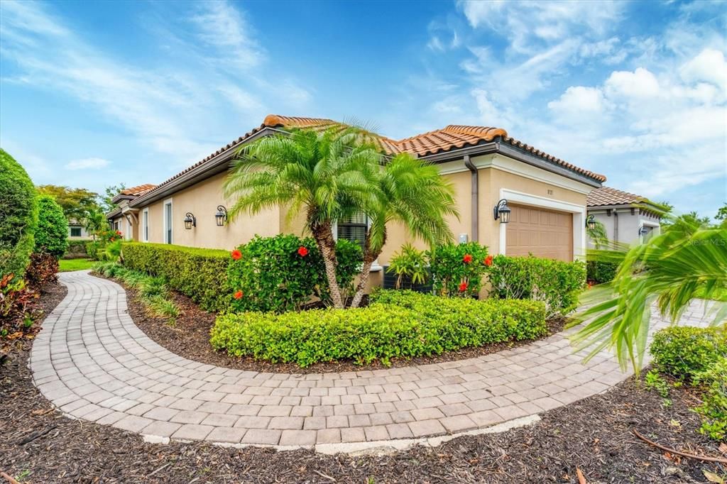 Active With Contract: $3,200 (3 beds, 2 baths, 1917 Square Feet)