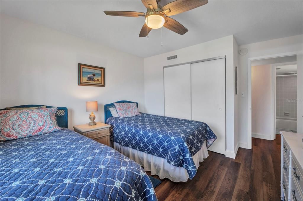 Activo con contrato: $77,900 (2 camas, 2 baños, 919 Pies cuadrados)