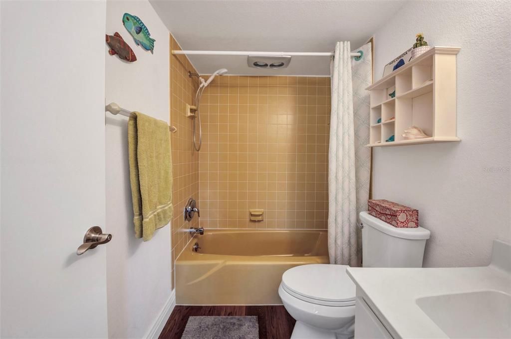 Activo con contrato: $77,900 (2 camas, 2 baños, 919 Pies cuadrados)