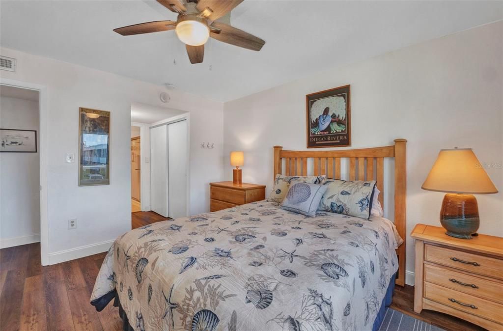 Activo con contrato: $77,900 (2 camas, 2 baños, 919 Pies cuadrados)