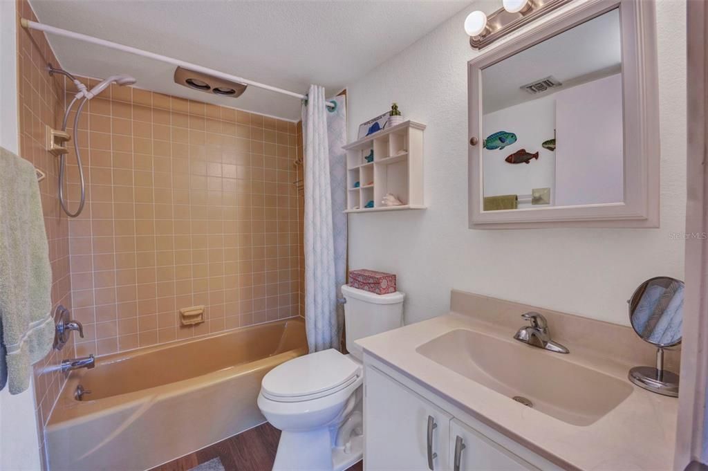 Activo con contrato: $77,900 (2 camas, 2 baños, 919 Pies cuadrados)