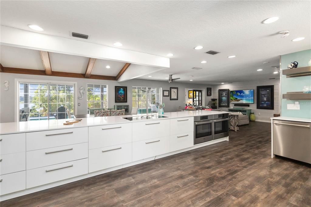 En Venta: $599,000 (3 camas, 3 baños, 2749 Pies cuadrados)