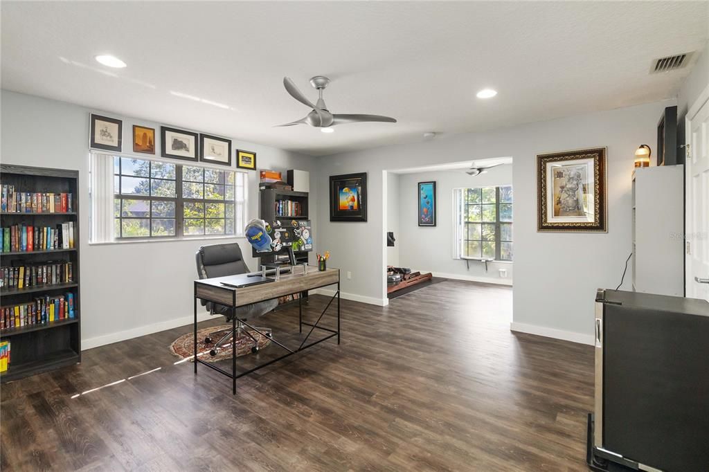 En Venta: $599,000 (3 camas, 3 baños, 2749 Pies cuadrados)