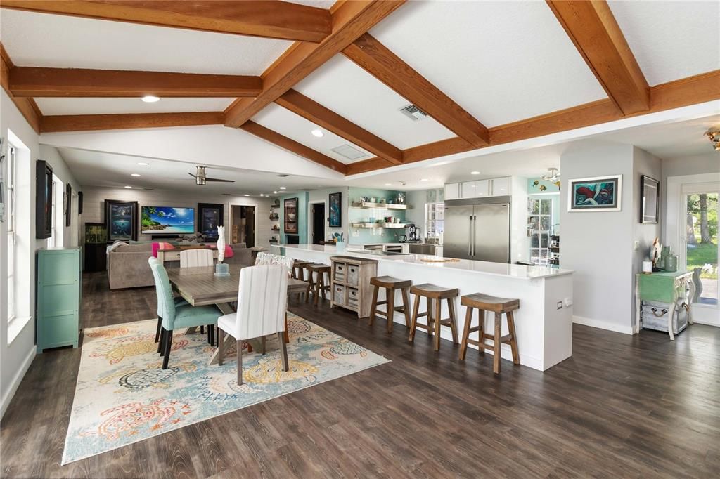 En Venta: $599,000 (3 camas, 3 baños, 2749 Pies cuadrados)