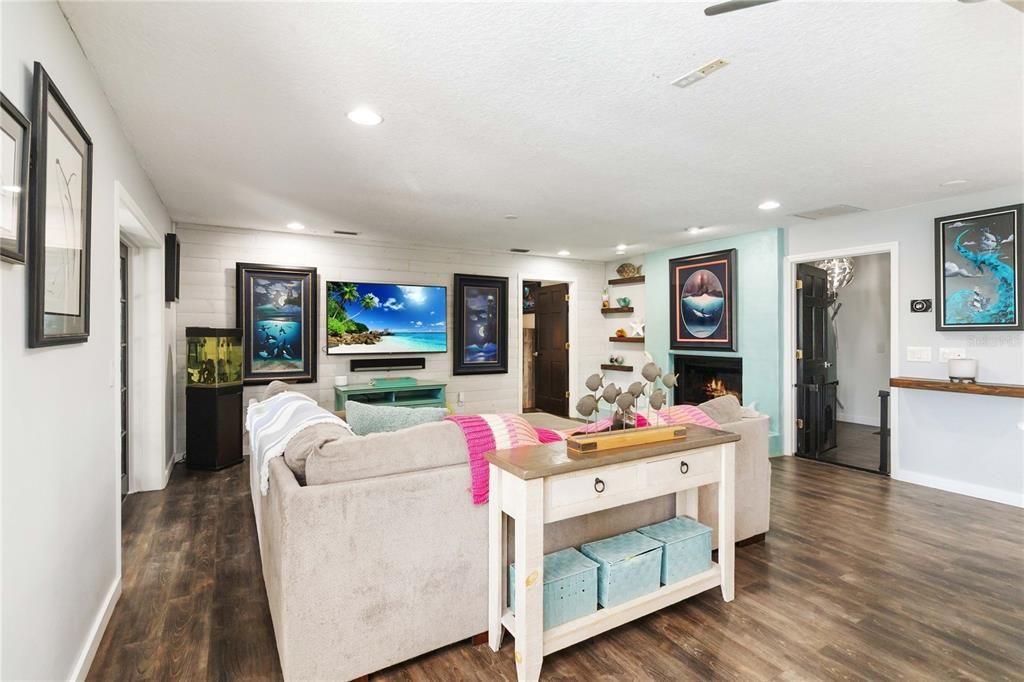 En Venta: $599,000 (3 camas, 3 baños, 2749 Pies cuadrados)