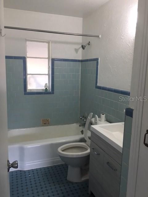 For Rent: $1,800 (2 beds, 1 baths, 1020 Square Feet)